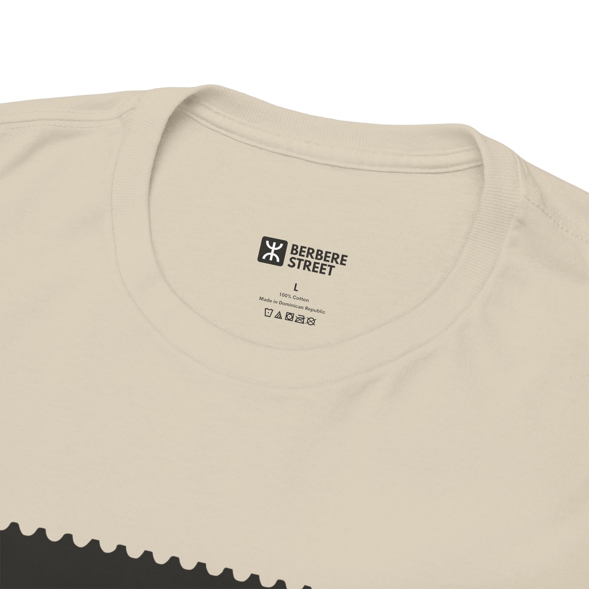 T-shirt Matoub Lounès – Portrait “Rebelle” en Design Timbre Vintage