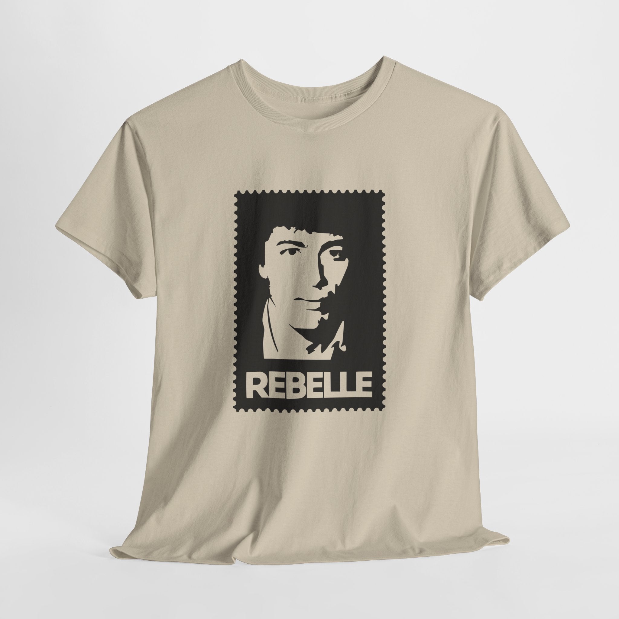 T-shirt Matoub Lounès – Portrait “Rebelle” en Design Timbre Vintage