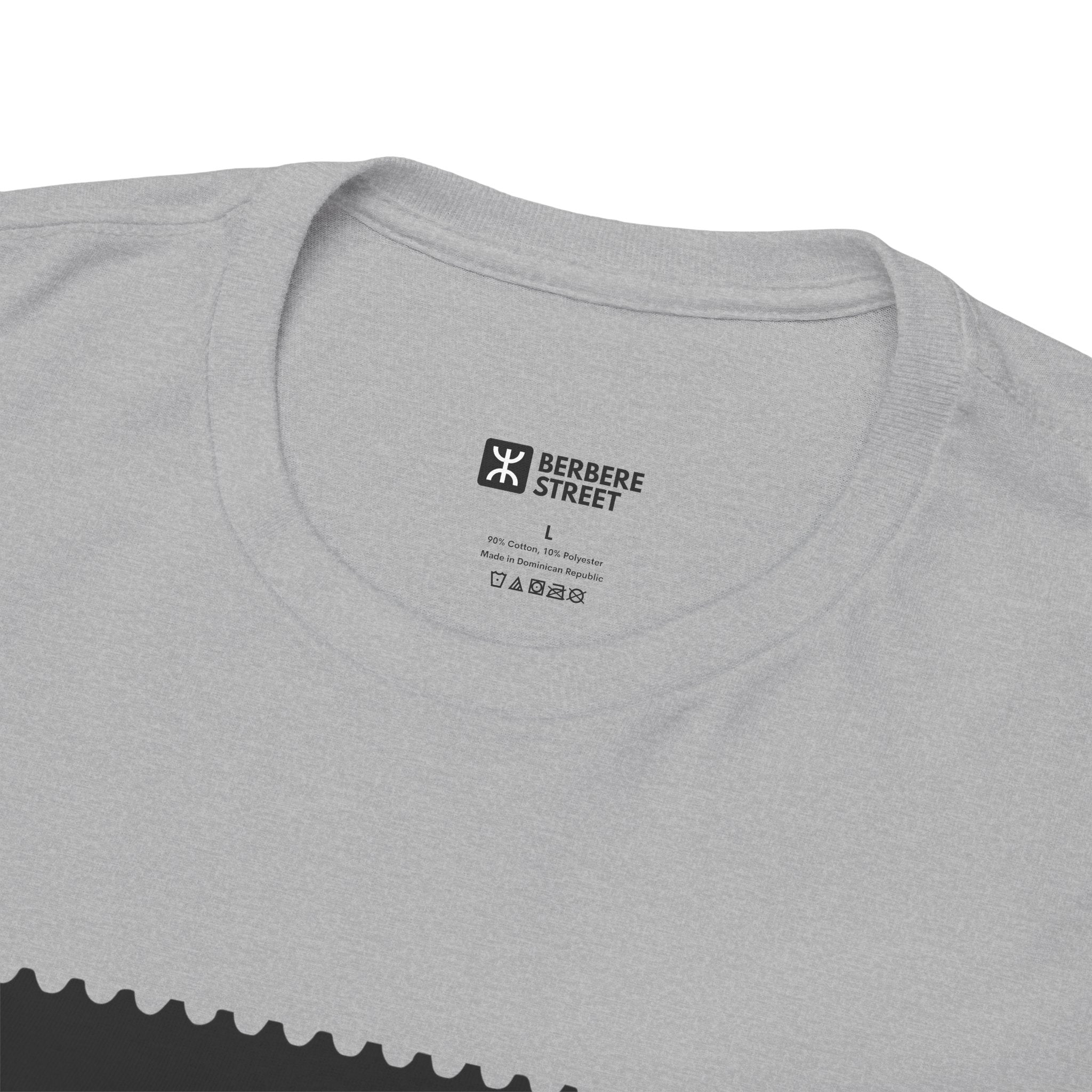 T-shirt Matoub Lounès – Portrait “Rebelle” en Design Timbre Vintage
