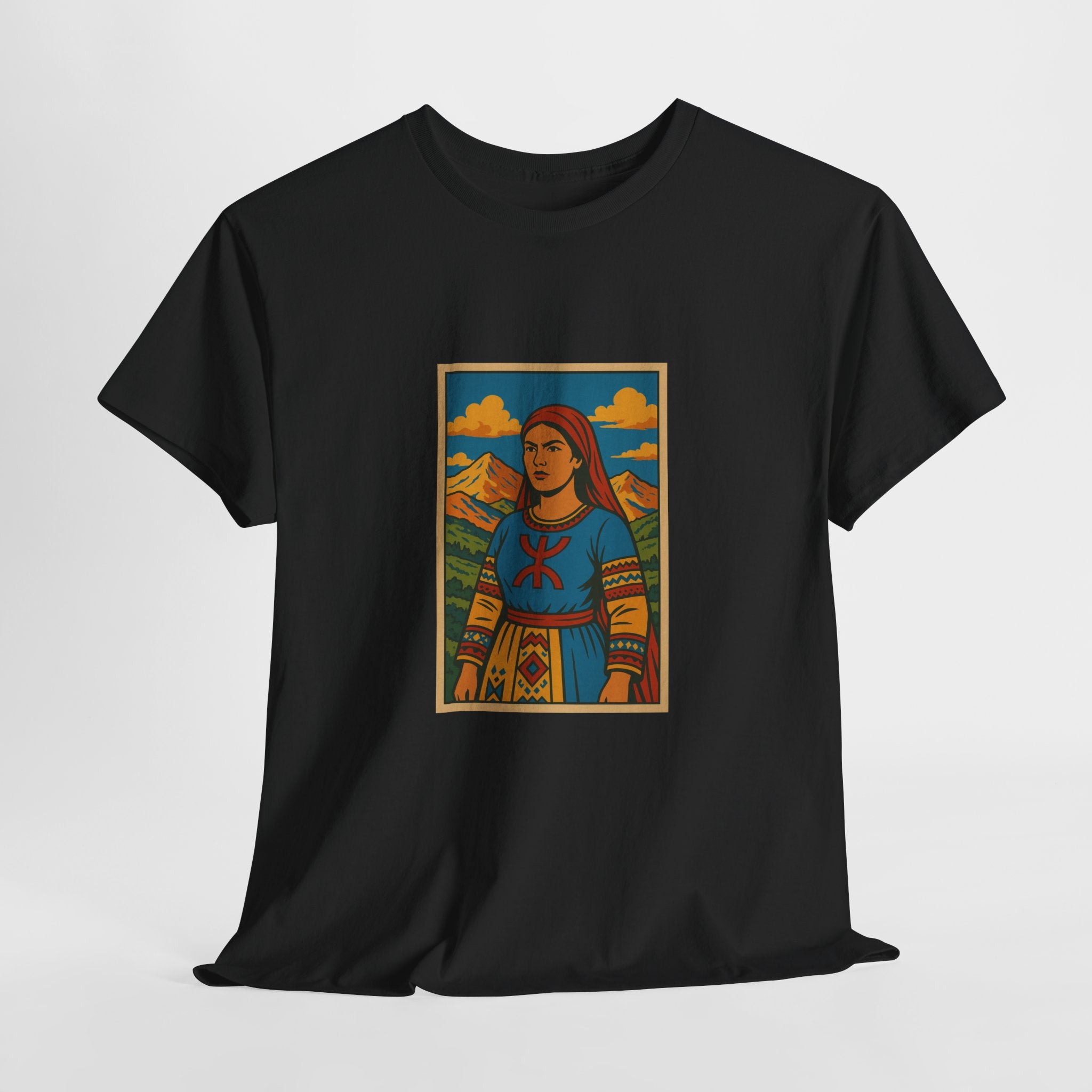 T-shirt Fatma N’Soumer – Robe Kabyle & Symbole Amazigh Yaz