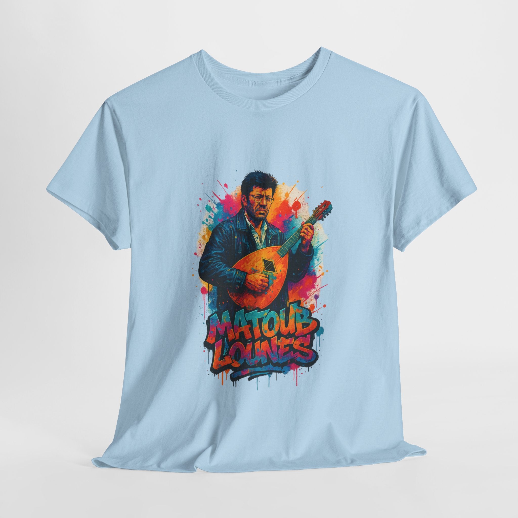 T-shirt Matoub Lounès sur Scène – Portrait Graffiti avec Mandole