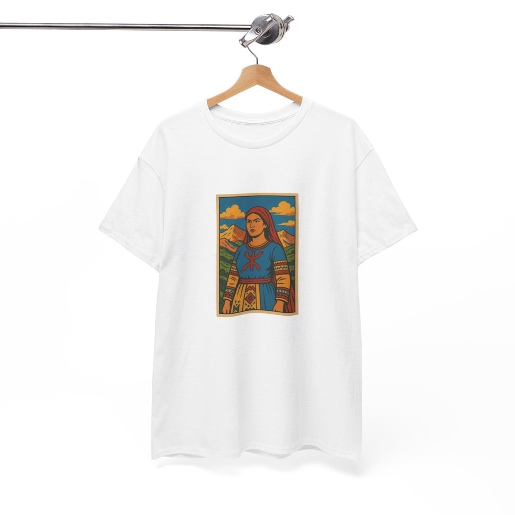 T-shirt Fatma N’Soumer – Robe Kabyle & Symbole Amazigh Yaz