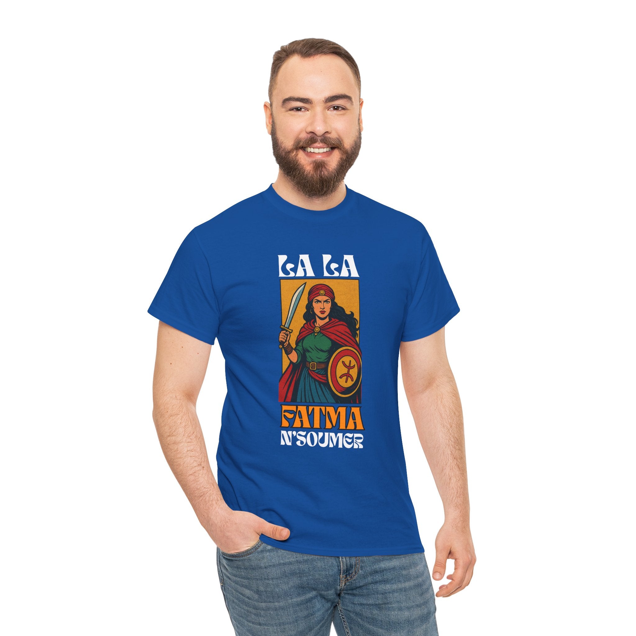 T-shirt Lalla Fatma N’Soumer – Héroïne Kabyle avec Épée et Bouclier
