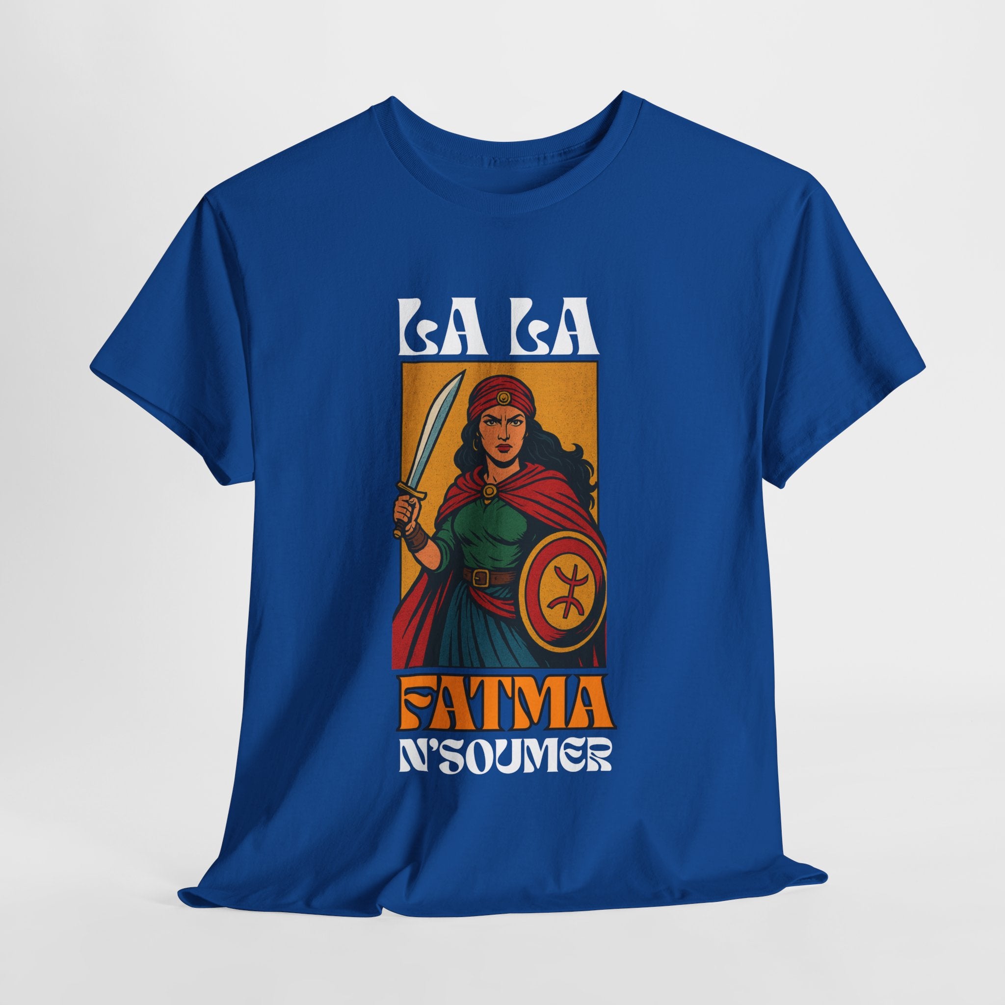 T-shirt Lalla Fatma N’Soumer – Héroïne Kabyle avec Épée et Bouclier