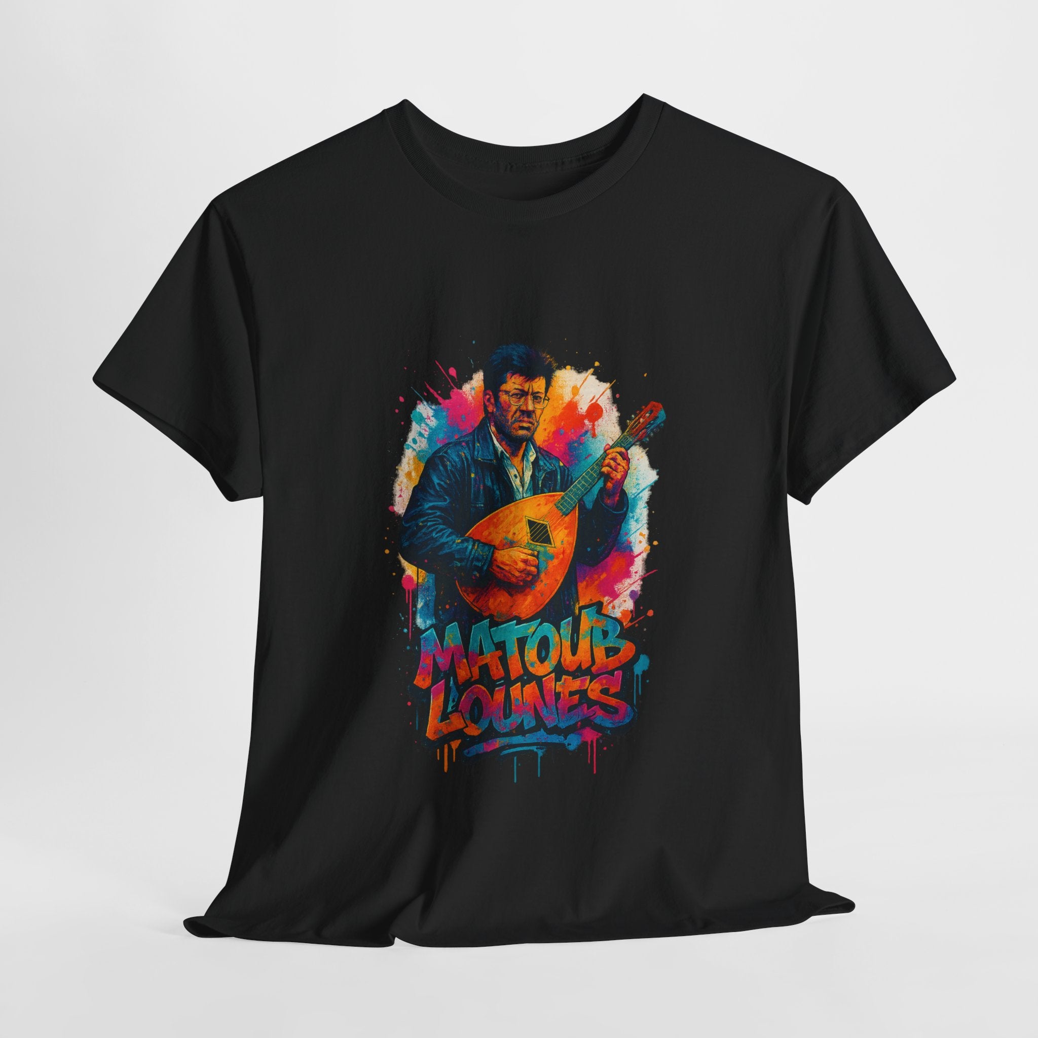 T-shirt Matoub Lounès sur Scène – Portrait Graffiti avec Mandole