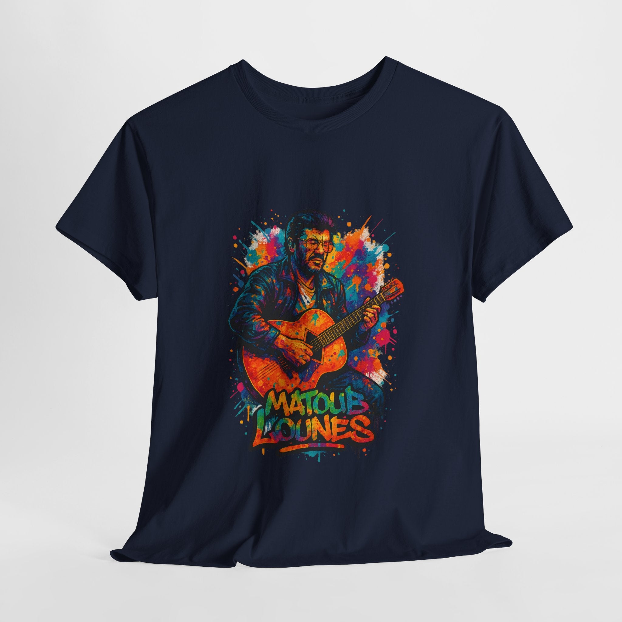 T-shirt Matoub Lounès – Portrait Graffiti avec Guitare sur Scène