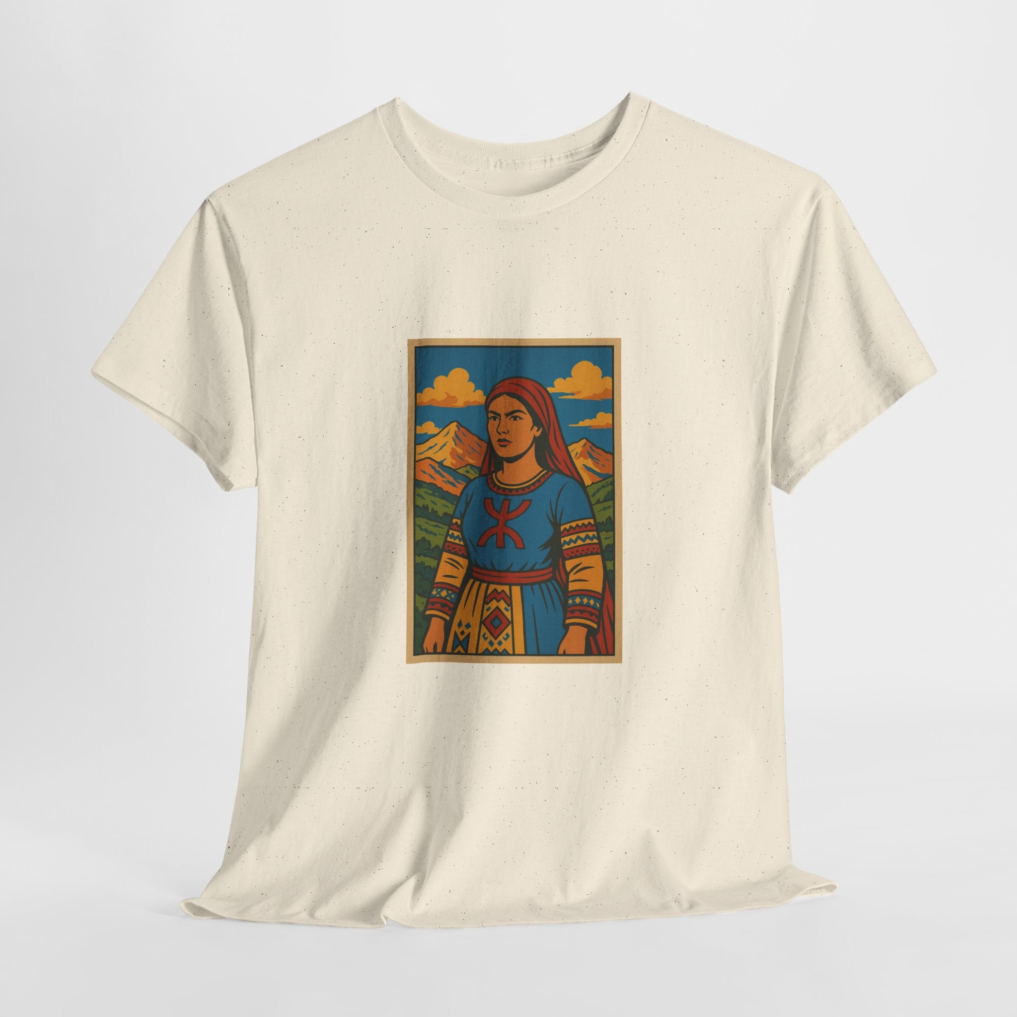 T-shirt Fatma N’Soumer – Robe Kabyle & Symbole Amazigh Yaz