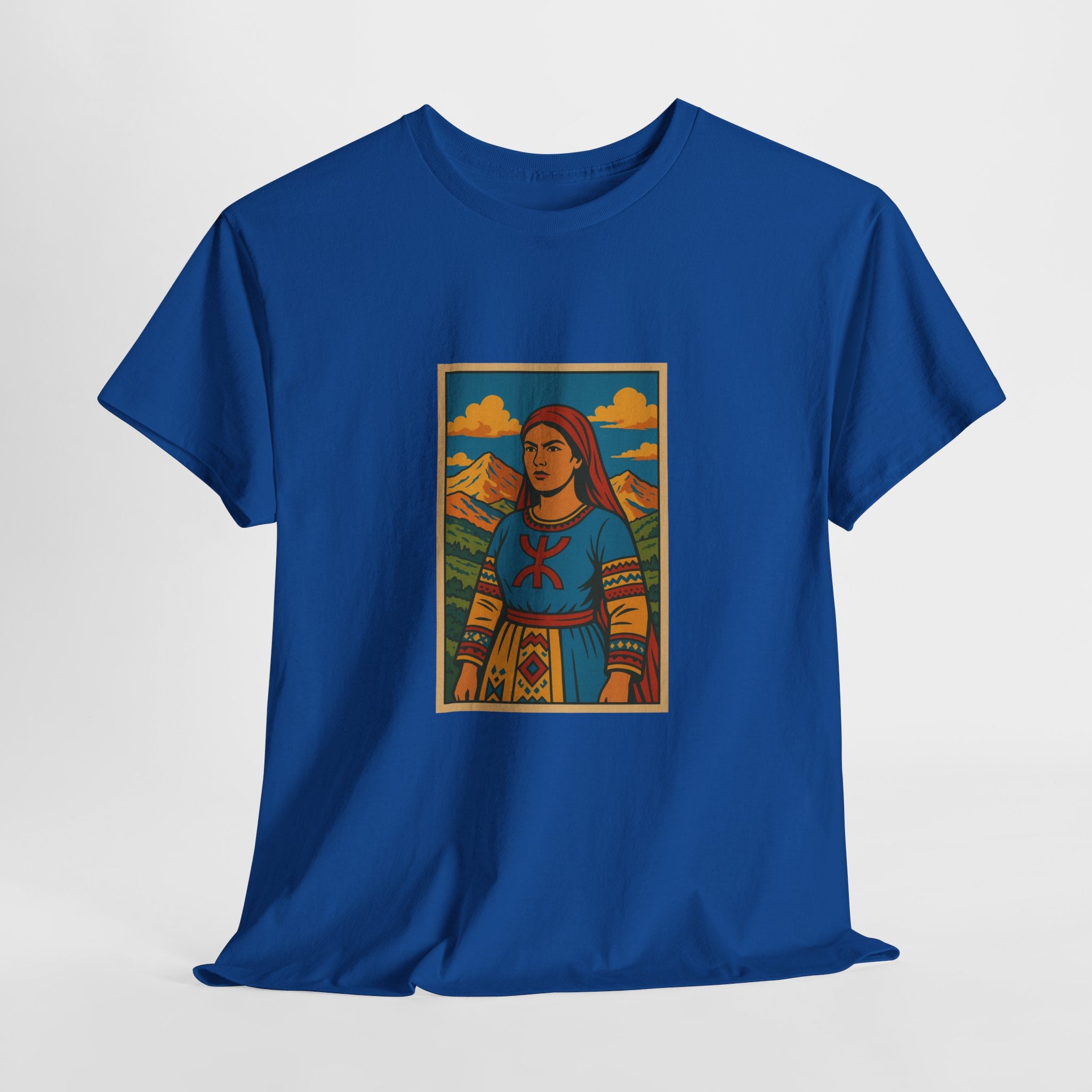 T-shirt Fatma N’Soumer – Robe Kabyle & Symbole Amazigh Yaz