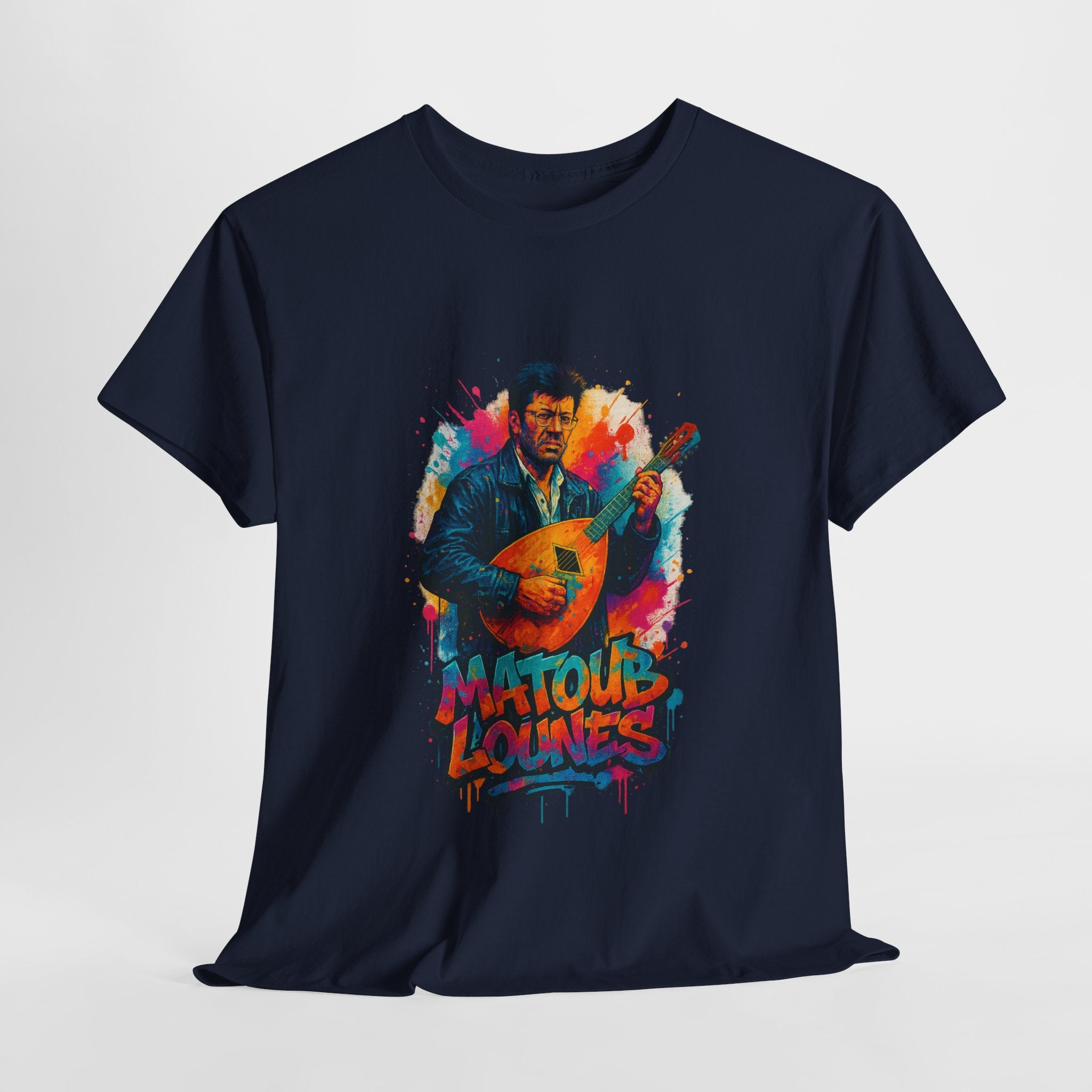 T-shirt Matoub Lounès sur Scène – Portrait Graffiti avec Mandole