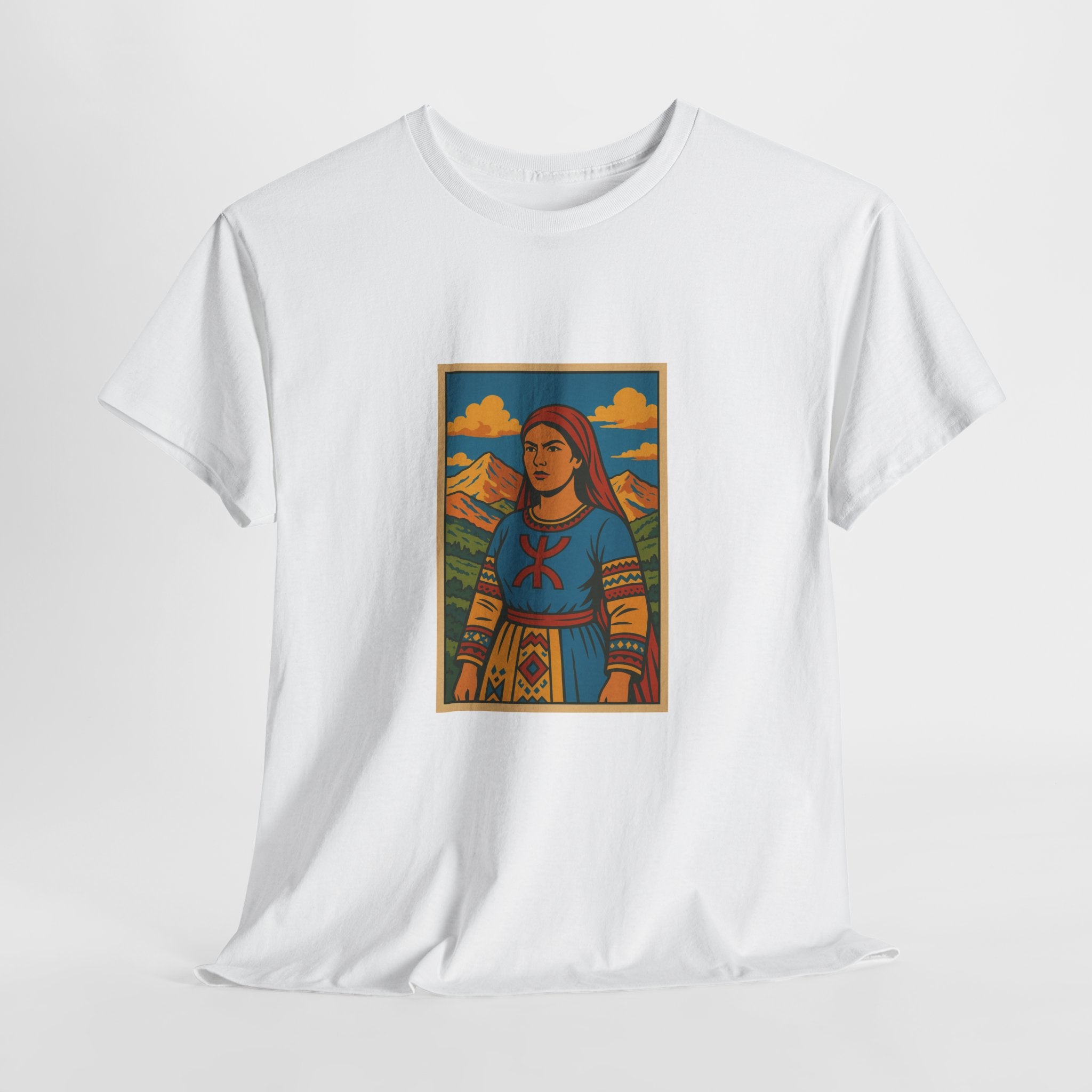 T-shirt Fatma N’Soumer – Robe Kabyle & Symbole Amazigh Yaz