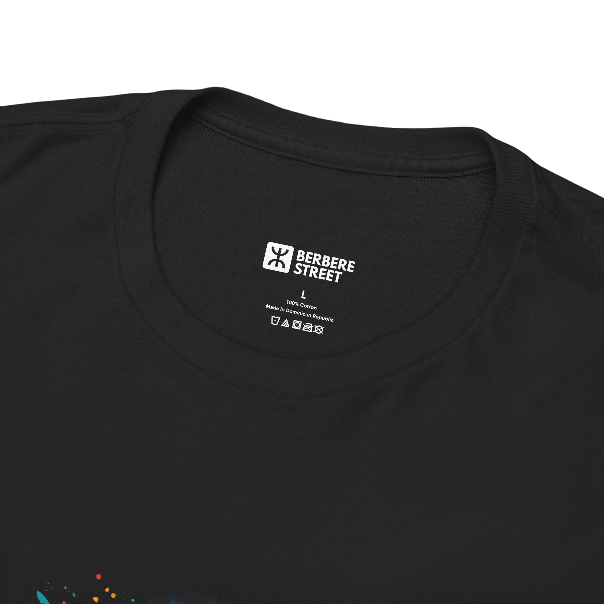 T-shirt Matoub Lounès – Portrait Graffiti avec Guitare sur Scène